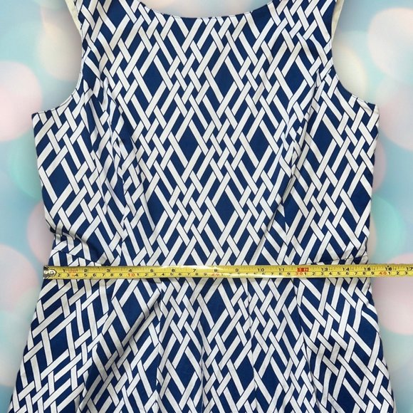 Lands’ End Women’s Navy Blue Sleeveless Geometric Pattern Dress Size 8 Petite - Picture 3 of 5